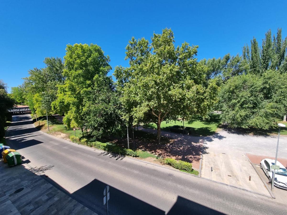 Un Rincon Con Vistas Al Parque Wifi Junto A Catedral By Apartamentos Logroño Zewnętrze zdjęcie